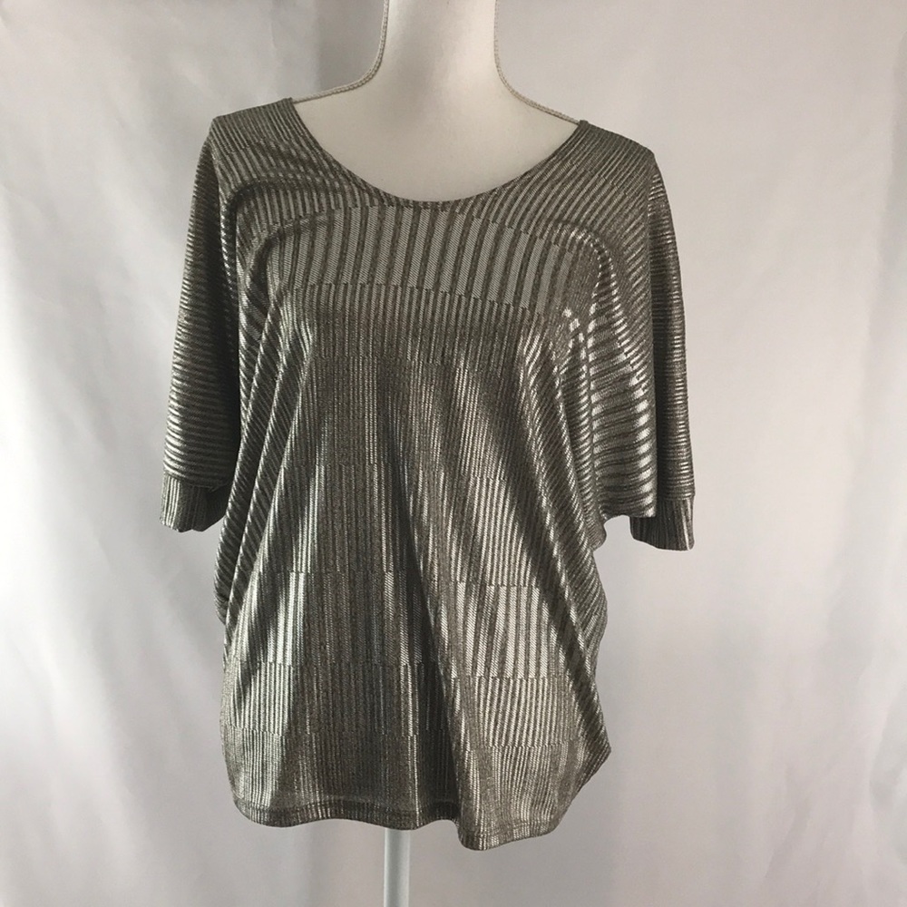 Kim &Cami gold metallic top